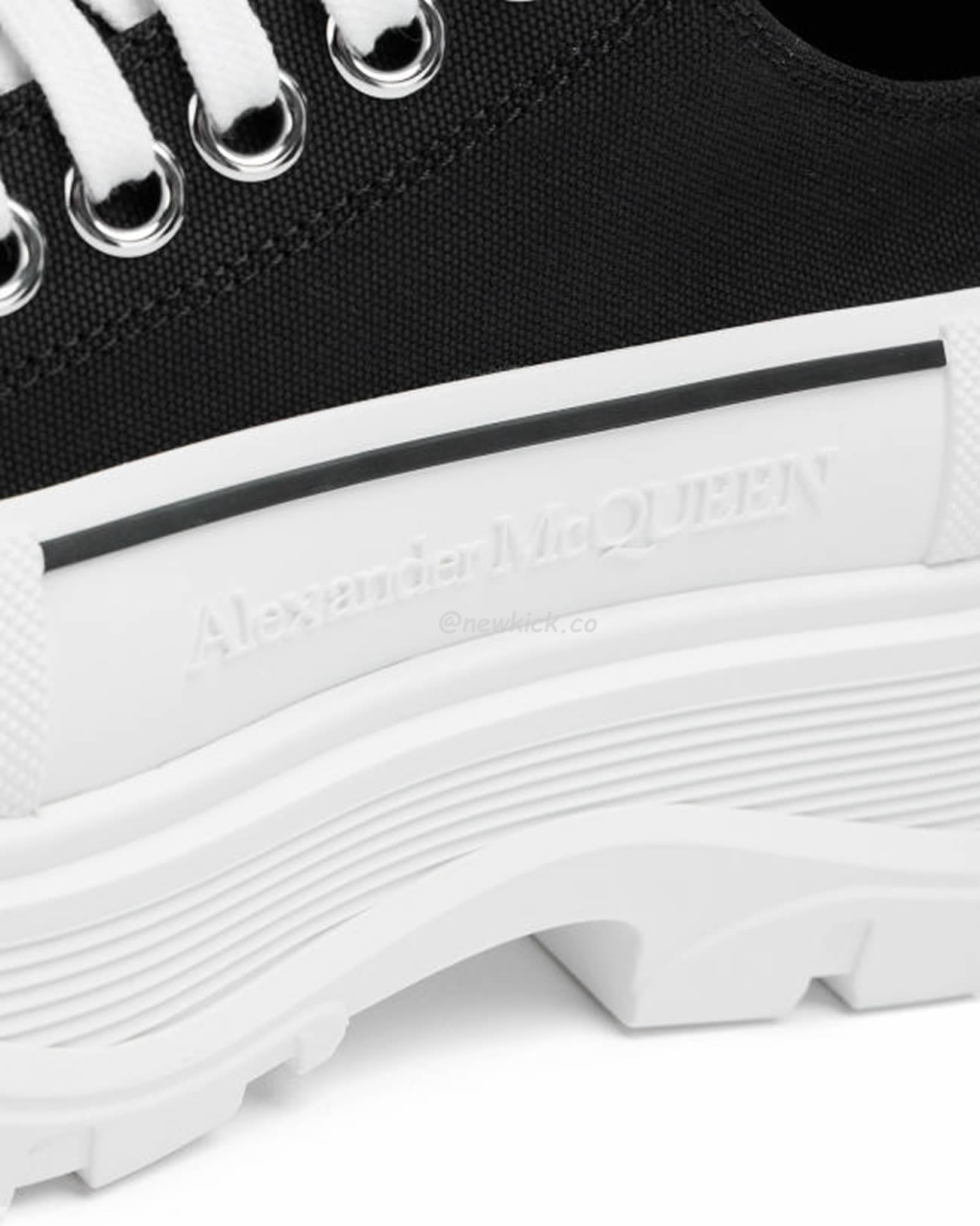 Alexander Mcqueen Tread Slick Low Lace Up Black White (7) - newkick.cc